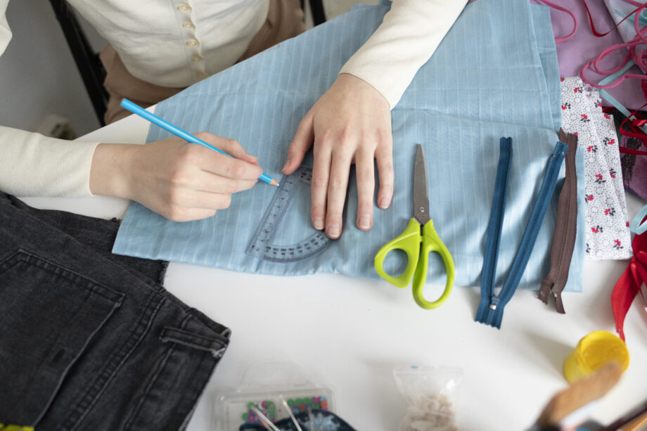 *Journée complète* - Couture - Du 7 au 11 Juillet - de 10h30 à 16h00 - à partir de 8 ans