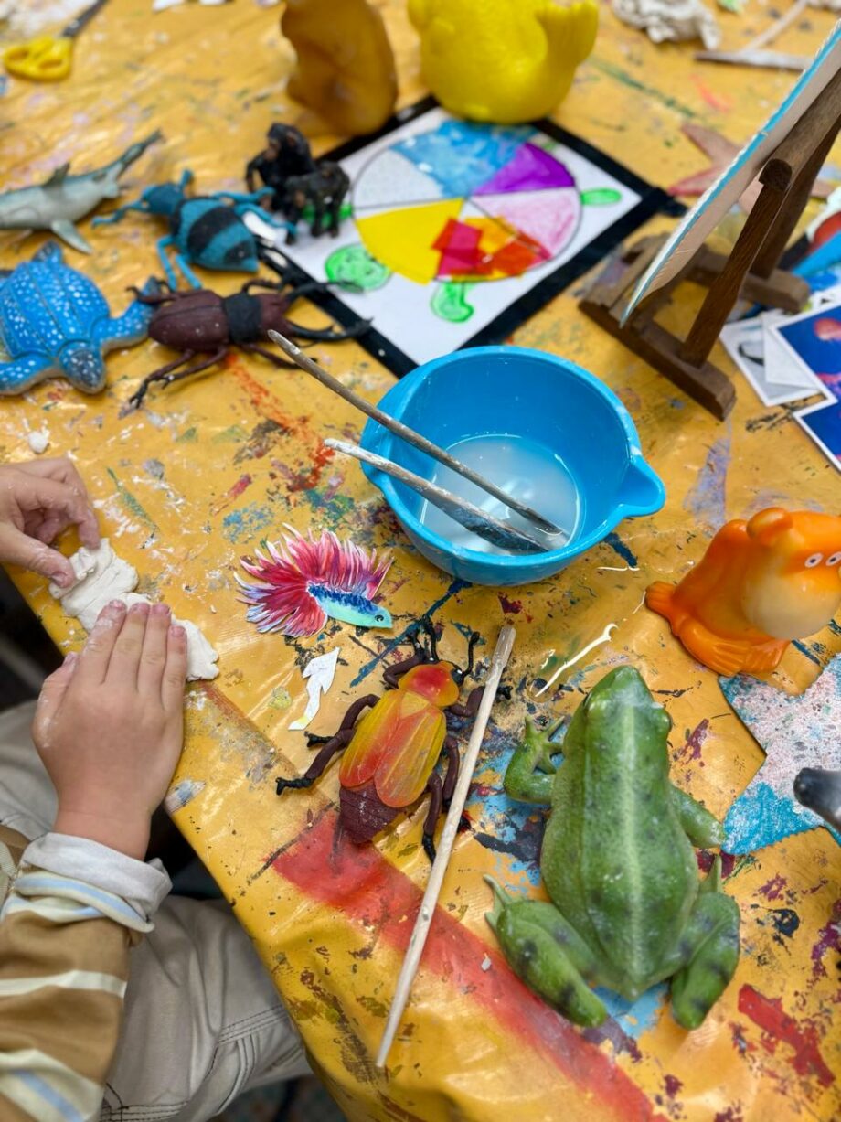 Cours d'arts plastiques avec Raquel - À partir de 3 ans