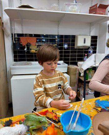 Cours d'arts plastiques avec Raquel - À partir de 3 ans