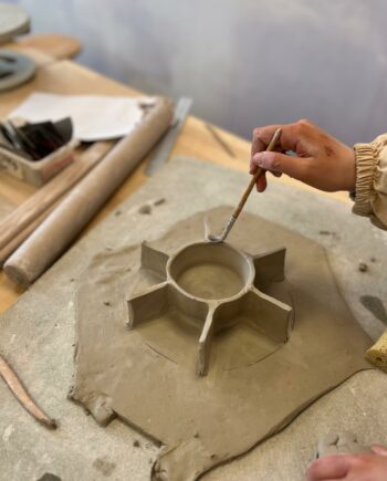 *Matin* - Céramique : Initiation au tour de potier et au modelage - Du 6 au 10 juillet - de 10h30 à 12h30 - à partir de 8 ans